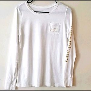 Vineyard vines White long sleeve Shirt.Logo on front/back w/front pocket.Size:S
